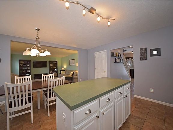5th image of 952 Chadwick Ln