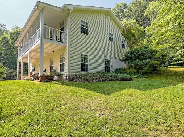 5600 Mountain Valley Way, Young Harris, GA 30582