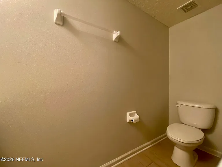 1530 Vineland Cir #B — Photo 32