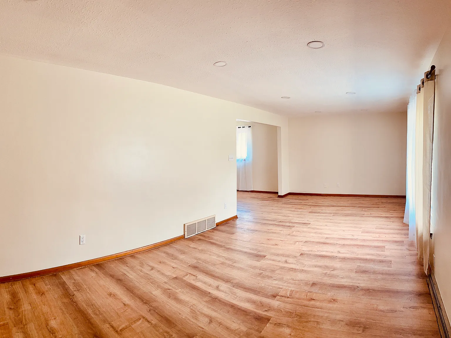 3 bed, 1309 sqft, $2,450 — Photo 4