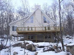 119 Lakeview Rd, Lackawaxen, PA 18435