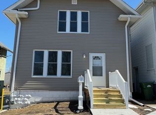 721 S 6th St, Clinton, IA 52732