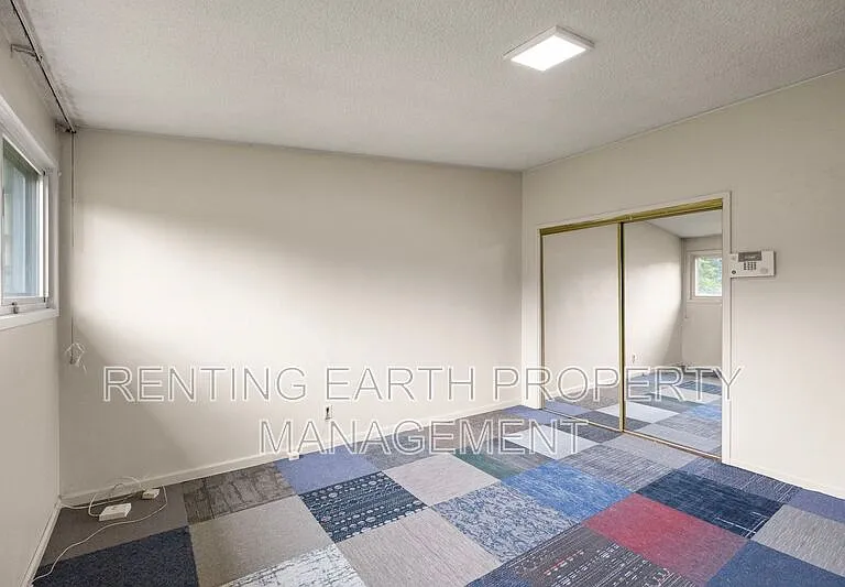 6452 Evergreen Blvd — Photo 15