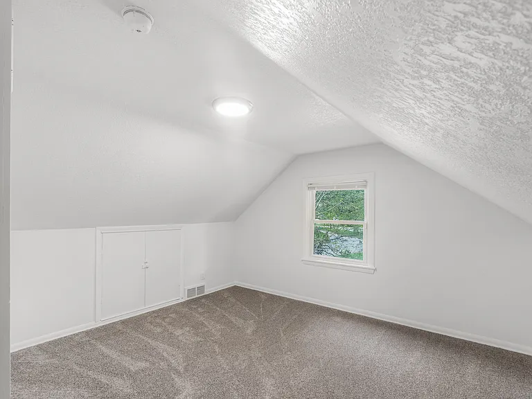 105 Sunset St — Photo 14