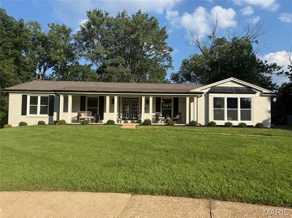 360 Statesman Ct, Chesterfield, MO 63017