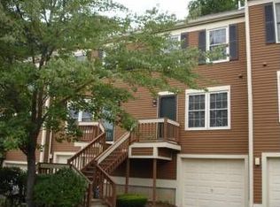 104 Foxbridge Village Rd, Branford, CT 06405