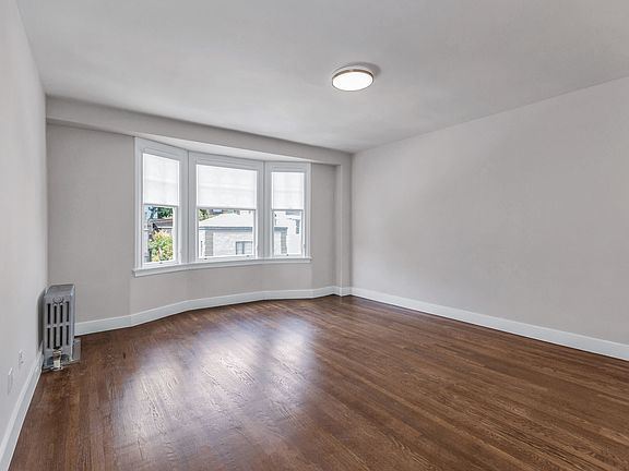 3rd image of 2202 Leavenworth St #302