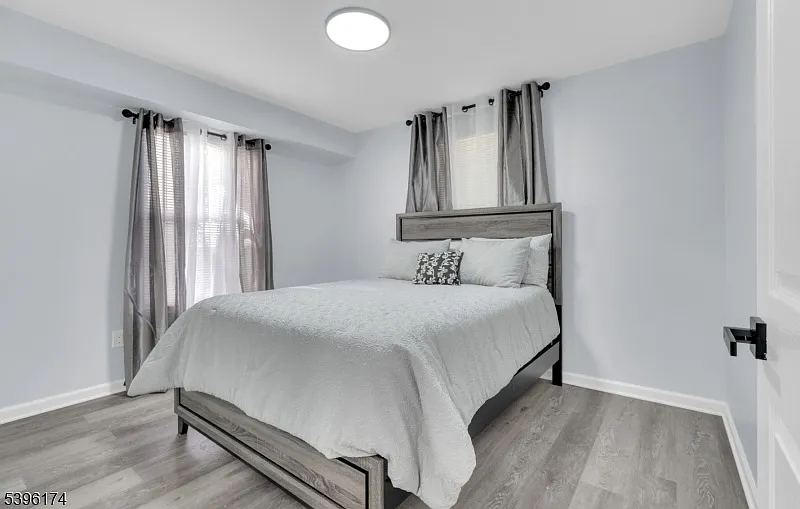 2 bed, 1.0 bath, $2,150 — Photo 4