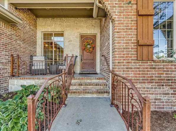 915 E Waterview Dr, Andover, KS 67002