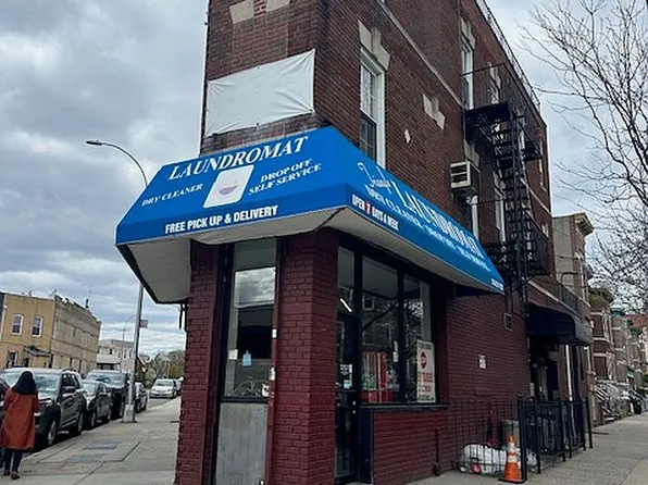 4229 Newtown Rd, Astoria, NY 11103