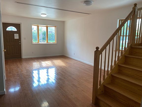 3rd image of 67-21 185th St