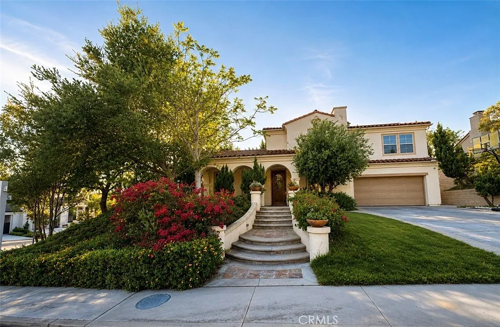 6 bed, 4730 sqft, $14,500 — Photo 2