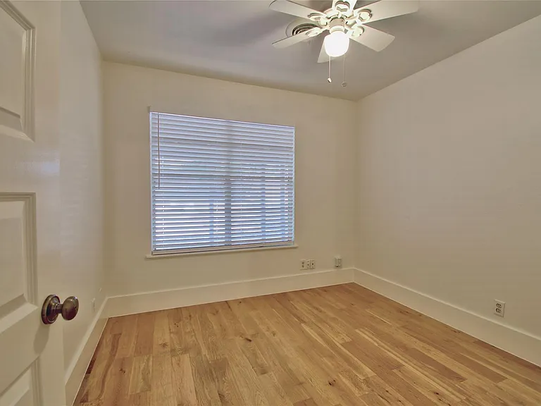 2604 Sherwood Ln — Photo 10
