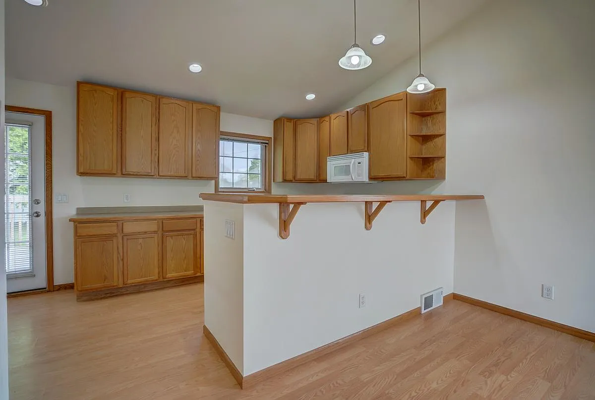 1002 Severson Dr photo 1