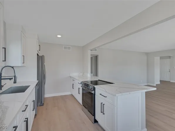 704 Berry Cir, Las Vegas, NV 89107