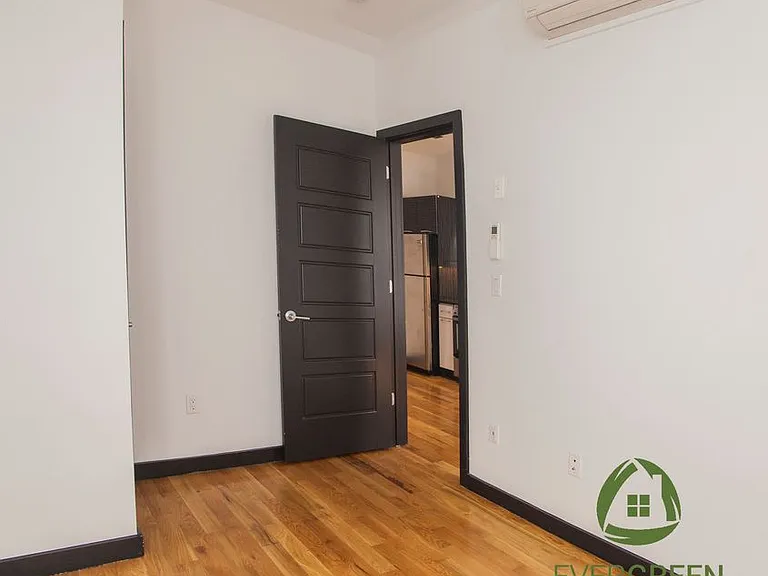 957 Kent Ave #3C — Photo 5