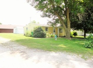12 E Lawn Dr, Taylorville, IL 62568