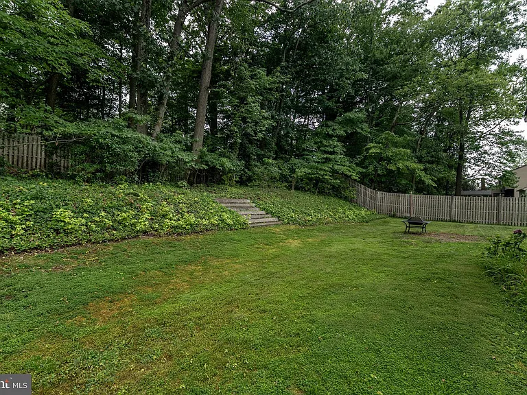 1744 Lark Ln — Photo 41