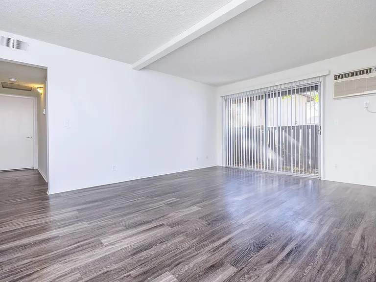 Country Hills Apartment Homes — Photo 29