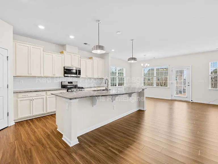 2207 Restina Dr — Photo 8