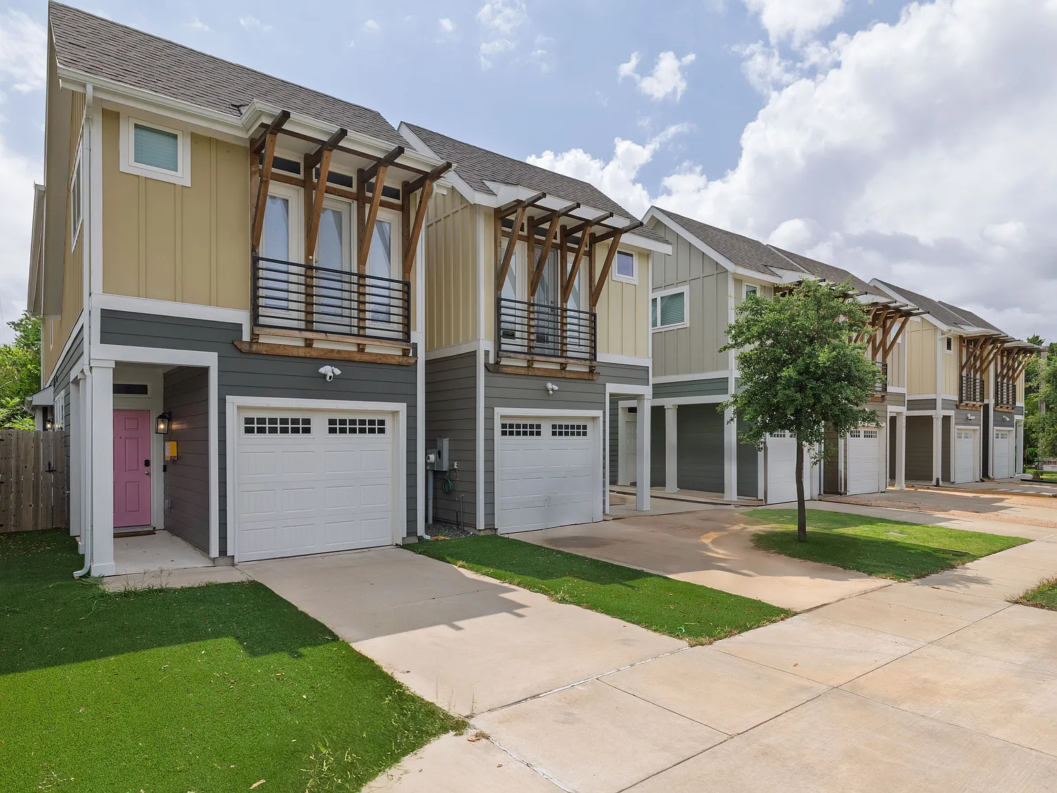 3 bed, 2.5 bath, 1371 sqft, $5,000 — Photo 4
