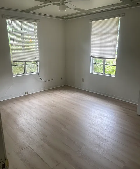 203 E Moore St — Photo 4