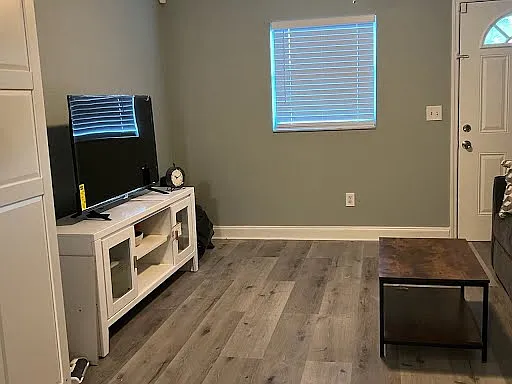2 bed, 1.5 bath, 1000 sqft, $2,400 — Photo 4