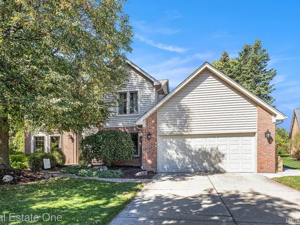 2833 Bywater Dr, Troy, MI 48085