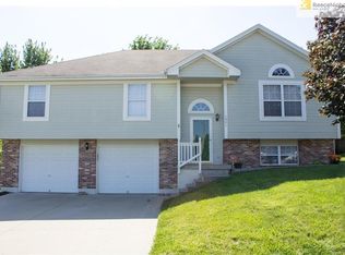 1021 SE Eastridge Dr, Blue Springs, MO 64014
