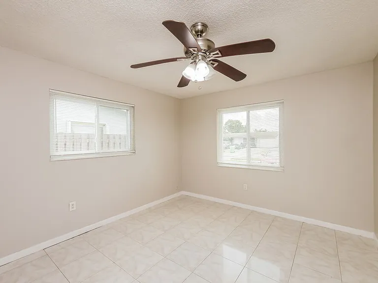 9521 NW 25th St — Photo 10