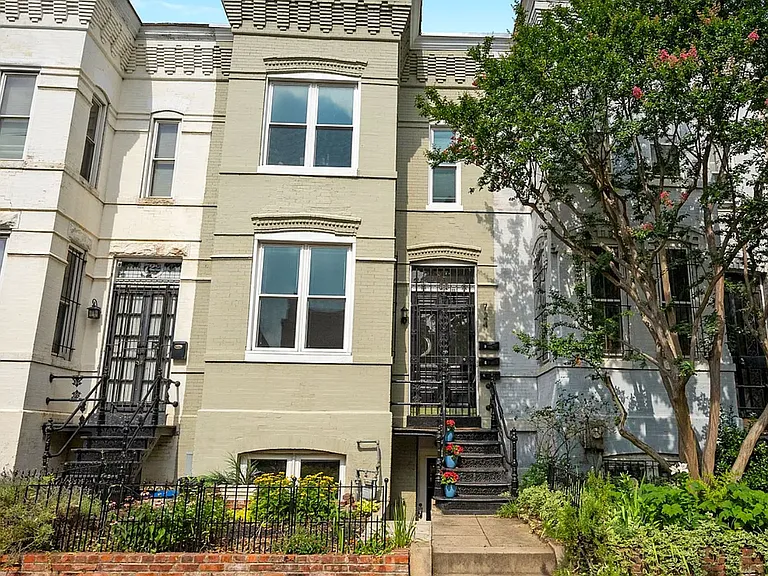 724 5th St NE #G — Photo 40