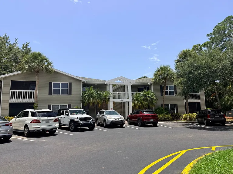 Glenbrooke Apartments — Photo 13