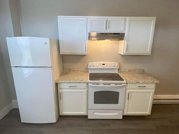 3rd image of 425-427 W Franklin St #1