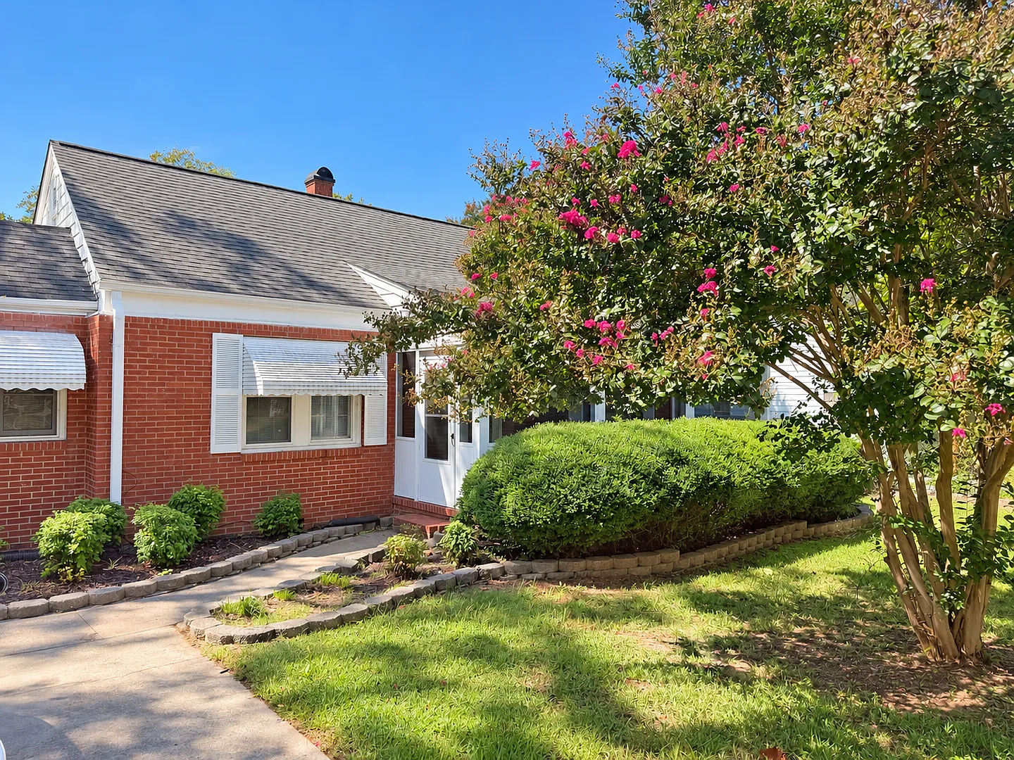 2BR House near NC State Fairgrounds — Photo 1