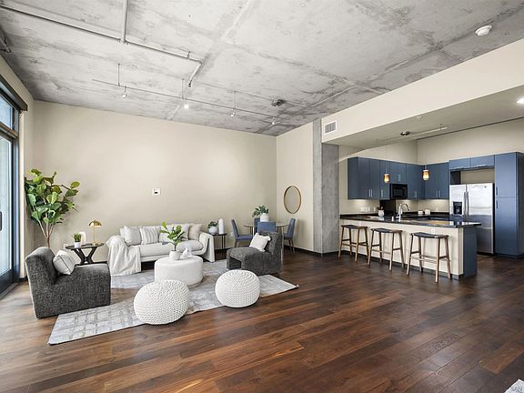 3rd image of 527 10th Ave Unit 302