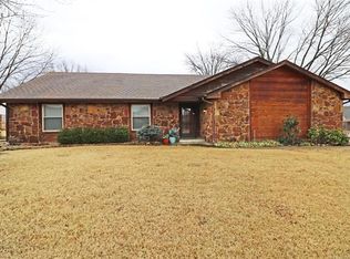 4500 Stonehenge Dr, Bartlesville, OK 74006