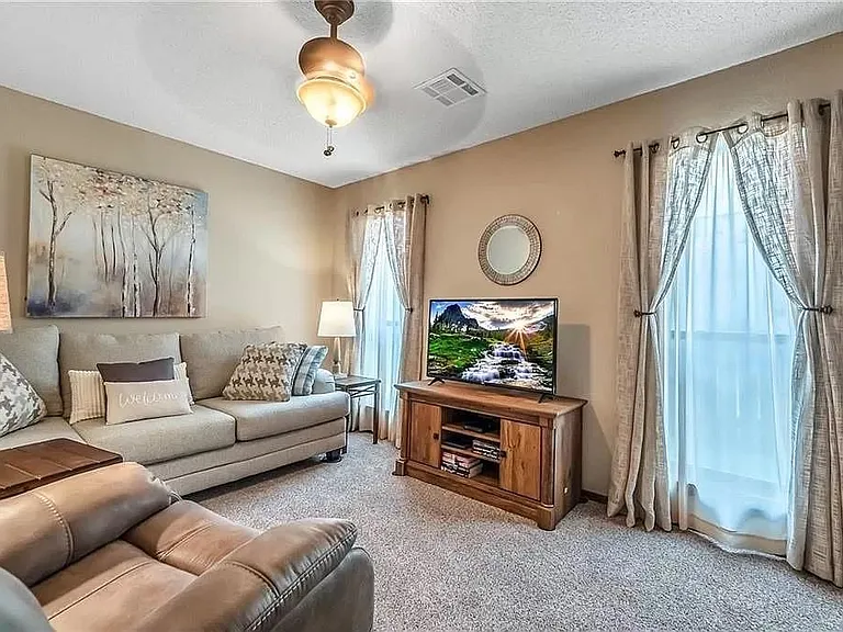 2613 Redwood Ln — Photo 15