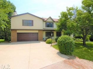 9253 Waylon Ct, Bloomington, IL 61705