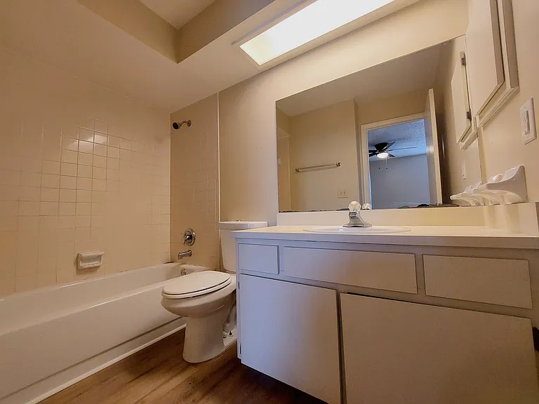 1906 Crystal Grove Dr — Photo 8