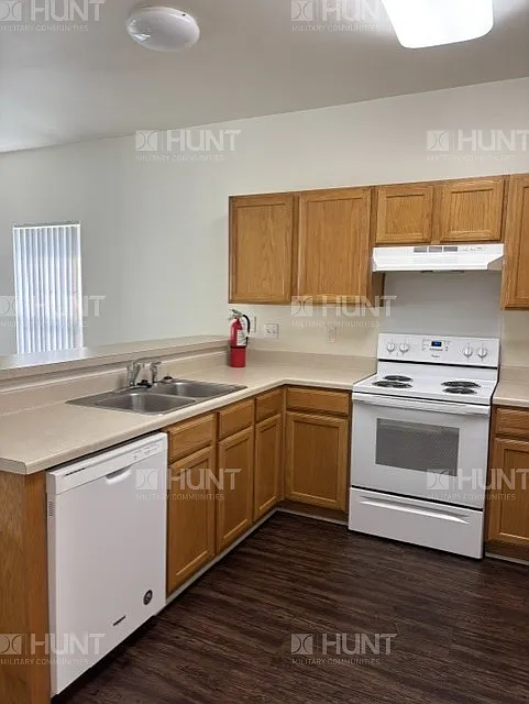 3 bed, 2.5 bath, 1635 sqft, $2,050 — Photo 2