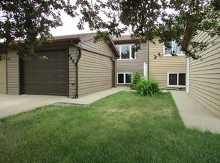 4407 Crown Point Rd NW, Mandan, ND 58554