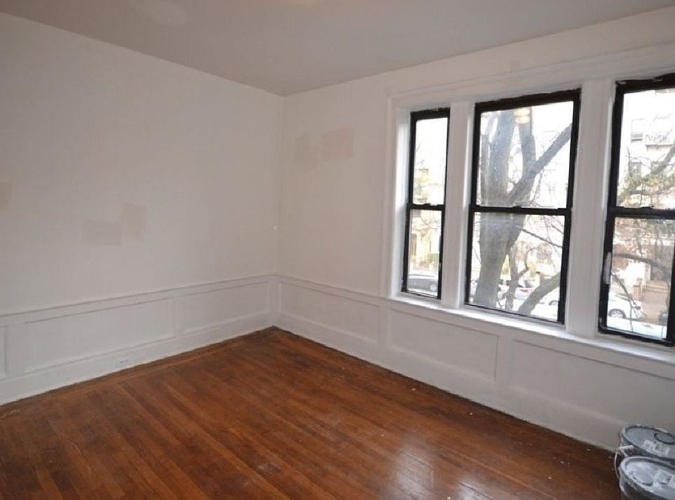 1st image of 352 Saint Johns Pl #6