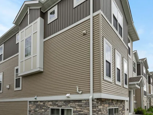 2219 Gateway Curv, North Saint Paul, MN 55109