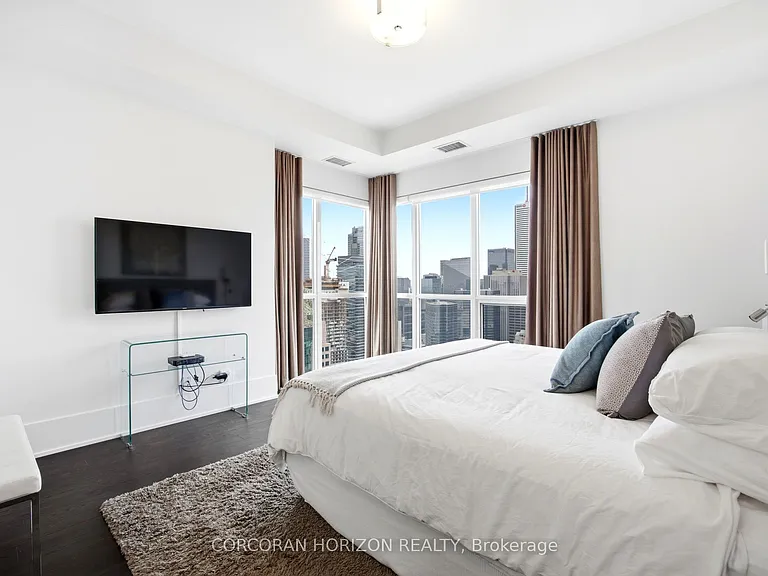 300 Front St W #4403 — Photo 17