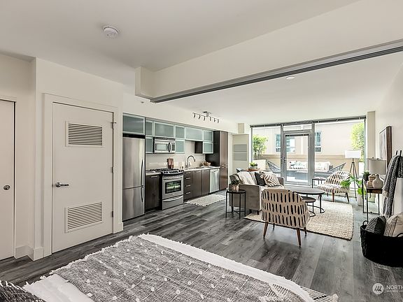 2nd image of 2911 2nd Avenue #311