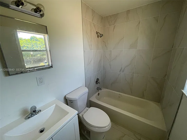 801 N H St #1 — Photo 9