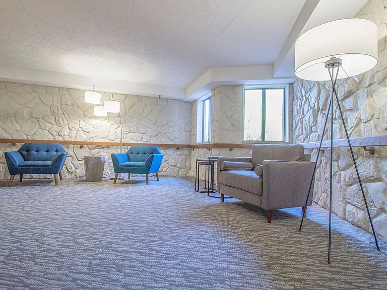 Oxford Park Towers of Berkley Senior Community — Photo 15