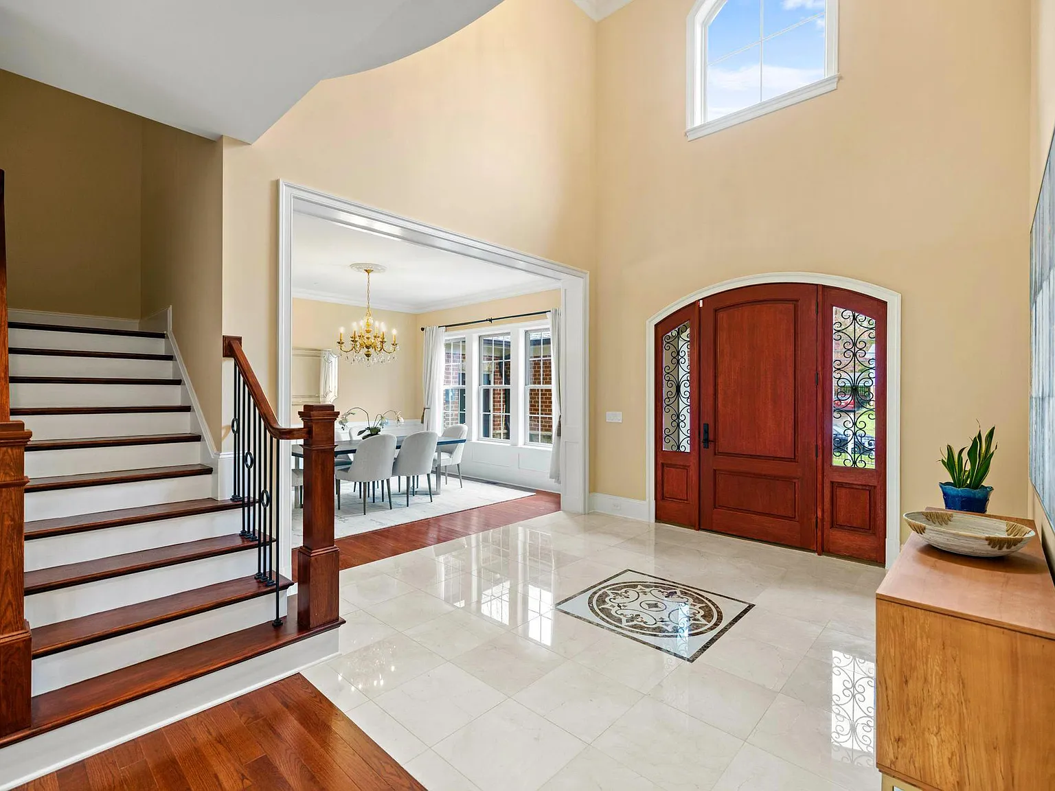 5 bed, 5.5 bath, 6491 sqft, $11,000 — Photo 3