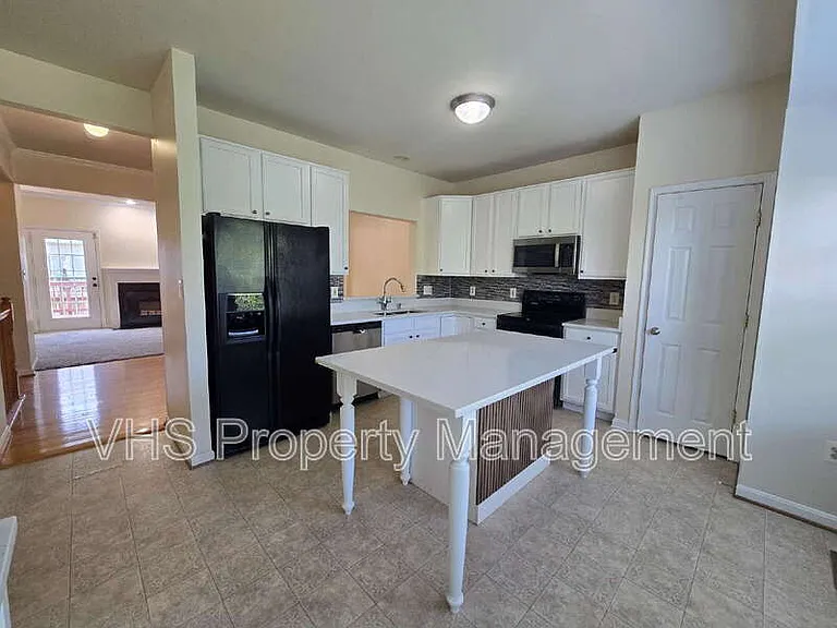 6186 Library Ln — Photo 2
