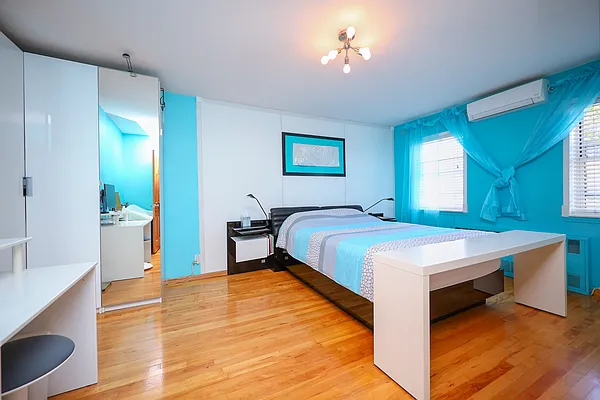Sold by Momentum Real Estate LLC | media 19